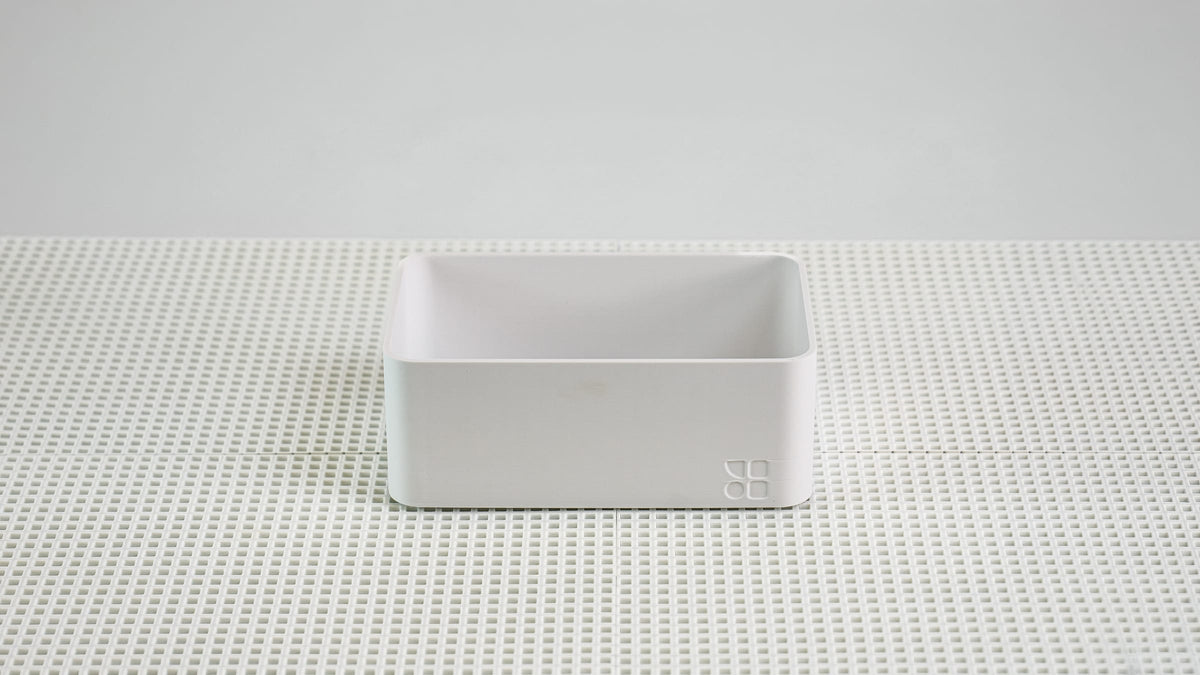 Box L · Білий